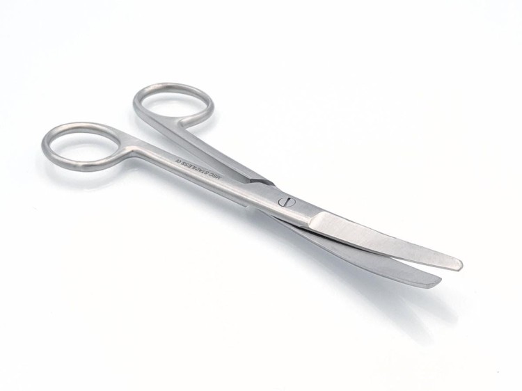 NOŻYCZKI CHIRURGICZNE ODGIĘTE 1 KONIEC OSTRY 1 KONIEC TĘPY 145mm