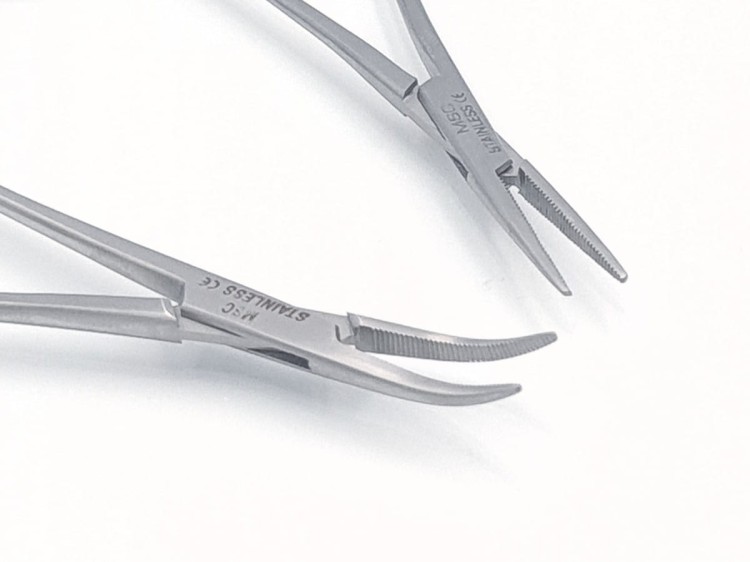 KLESZCZYK NACZYNIOWY ANATOMICZNY HALSTEAD-MOSQUITO PROSTY 130mm