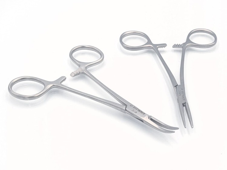 KLESZCZYK NACZYNIOWY ANATOMICZNY HALSTEAD-MOSQUITO PROSTY 130mm