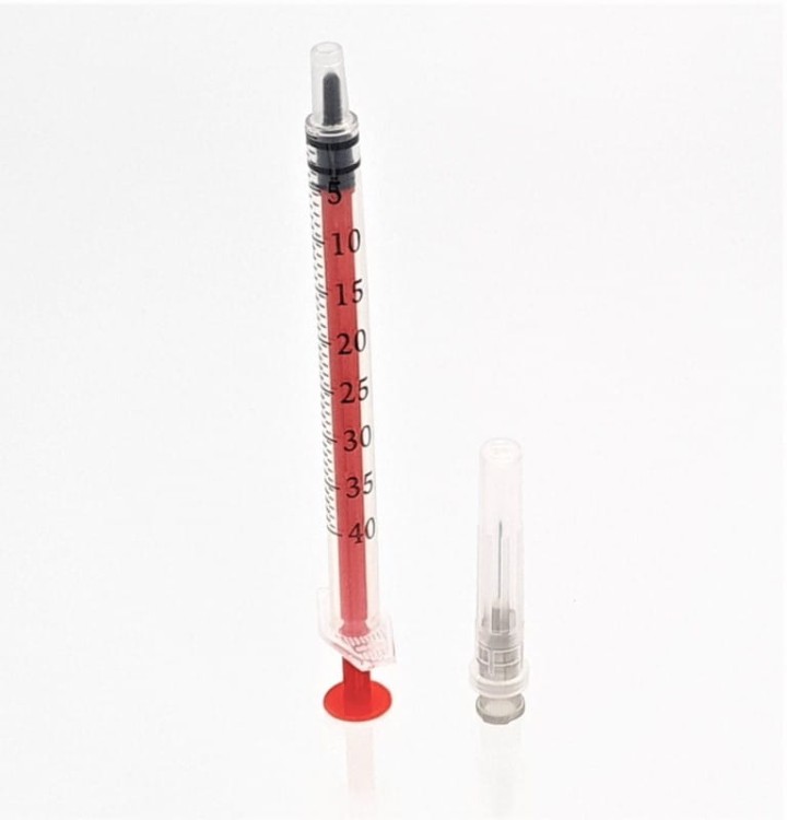 STRZYKAWKA INSULINOWA 1ML U40 Z IGŁĄ DOŁĄCZONĄ  0.4x13MM 100szt ZARYS