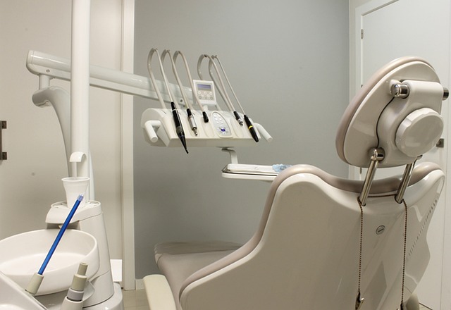 Gabinet stomatologiczny – jakich materiałów medycznych nie może zabraknąć?
